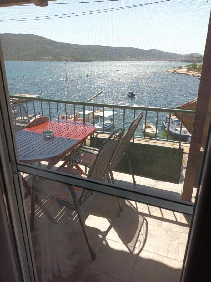 Sea View Apartment Sunrise Poljica & Blue Lagoon Rent A Boat المظهر الخارجي الصورة