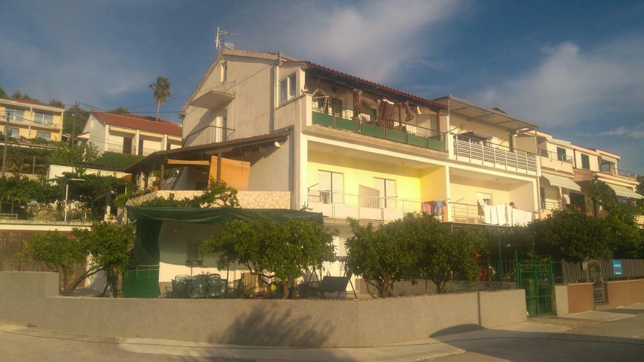 Sea View Apartment Sunrise Poljica & Blue Lagoon Rent A Boat المظهر الخارجي الصورة