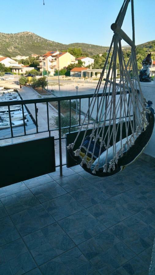 Sea View Apartment Sunrise Poljica & Blue Lagoon Rent A Boat المظهر الخارجي الصورة